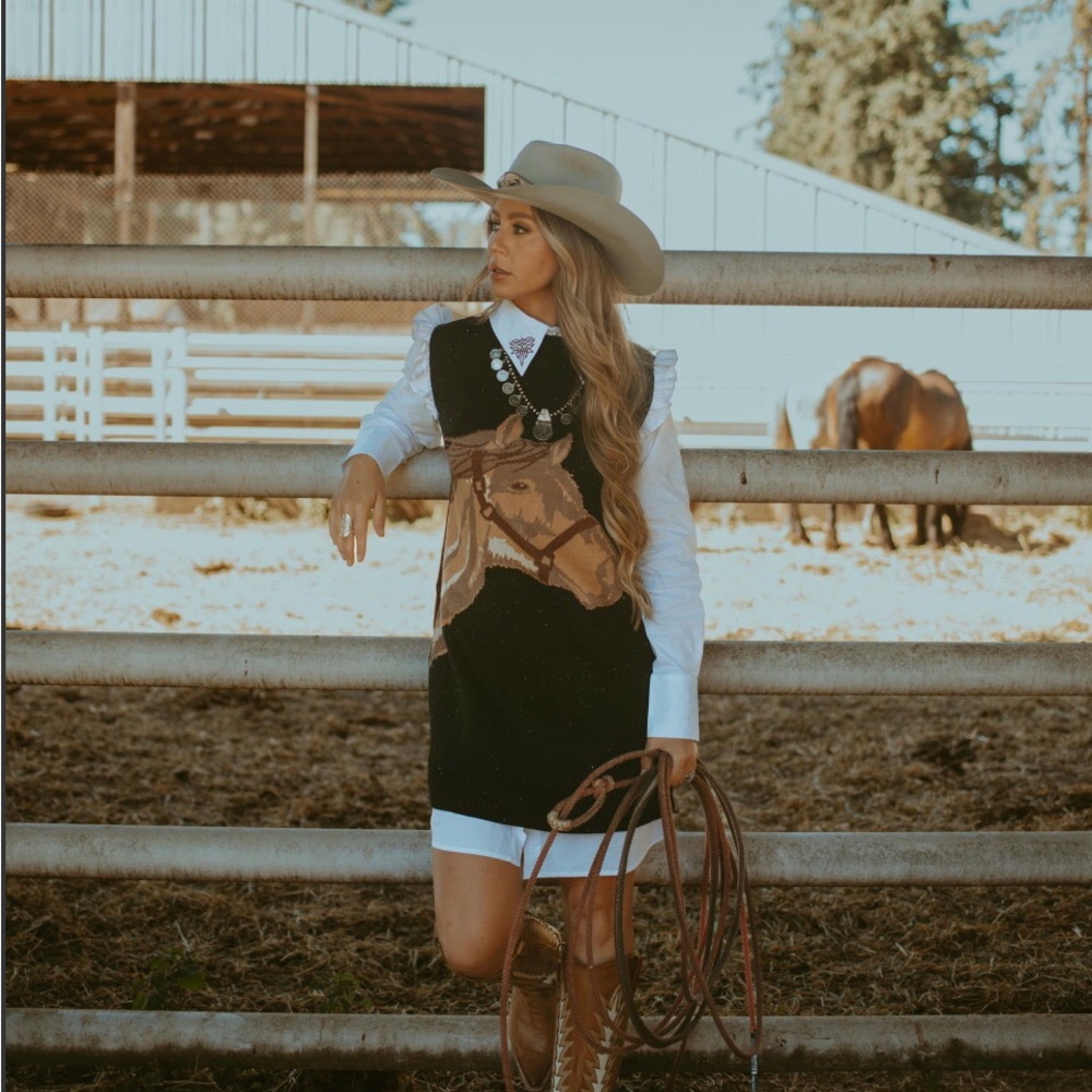 Western-Inspired Black & Brown Horse Graphic Long Sleeve Dress